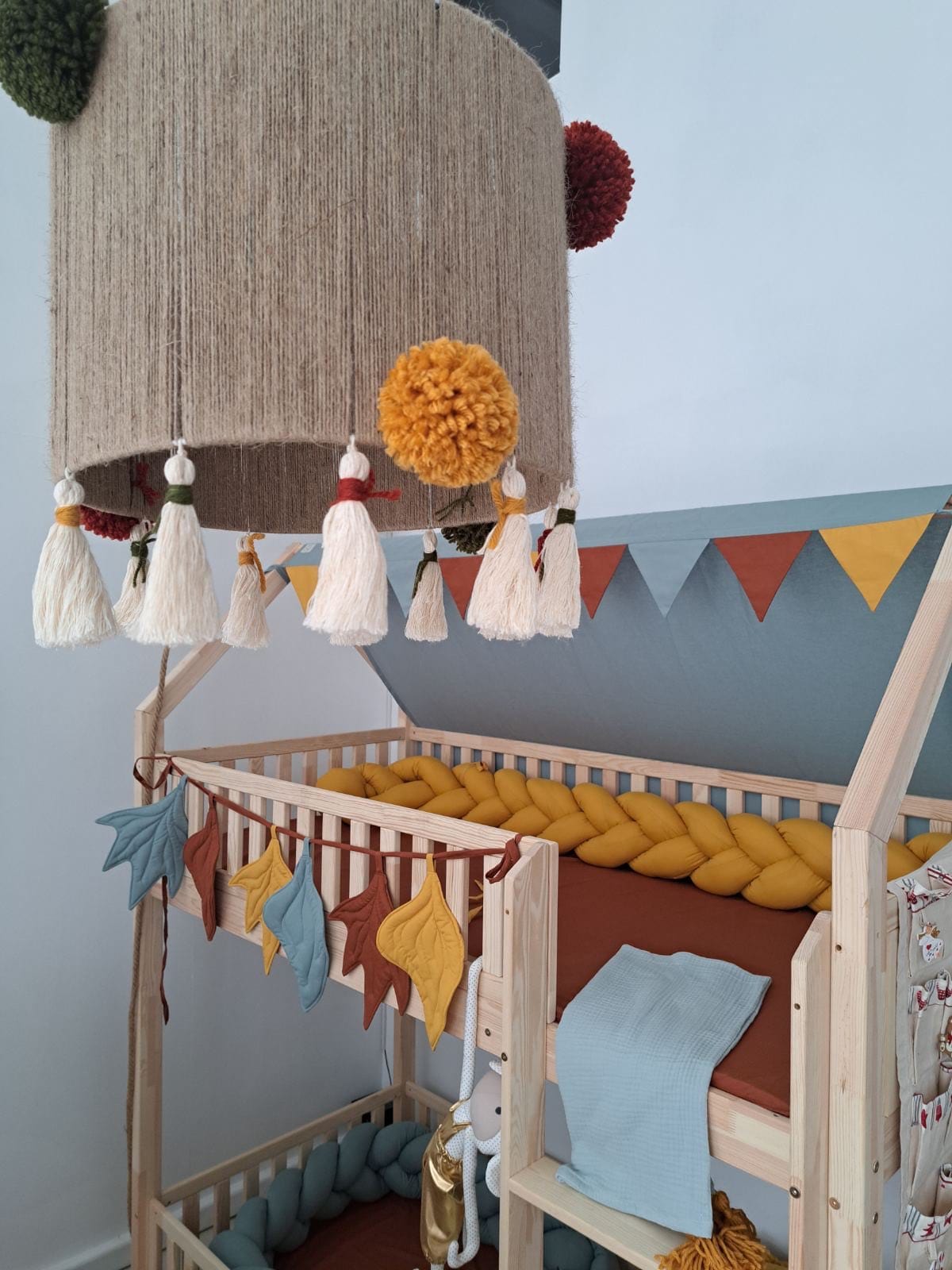 Πανί τεντούλα με σημαιάκια για κρεβάτι montessori 4,5x1,5